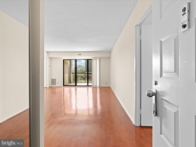 The Rotonda unit 525, McLean, VA 22102 - photo 2