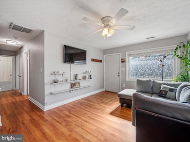 813 W 14th St, Front Royal, VA 22630 - photo 5