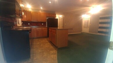 9 Hobbs St, Thorndike, MA 01079 - photo 3