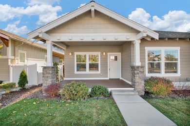 1572 NW Kingwood Ave, Redmond, OR 97756 - photo 2