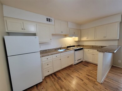 845 Beverly St unit 6, Houston, TX 77007 - photo 4
