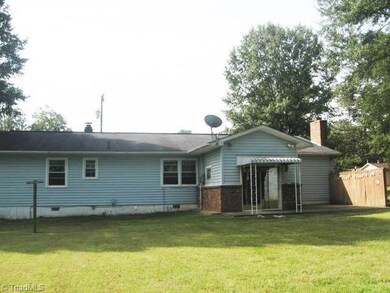 620 Thomas St, Reidsville, NC 27320 - photo 6