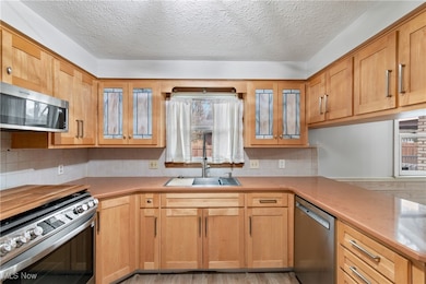 2424 Lyndon Dr, Uniontown, OH 44685 - photo 7