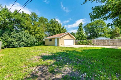 908 E Crockett Ave, Addison, IL 60101 - photo 2