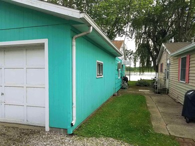 Side of home toward lake.