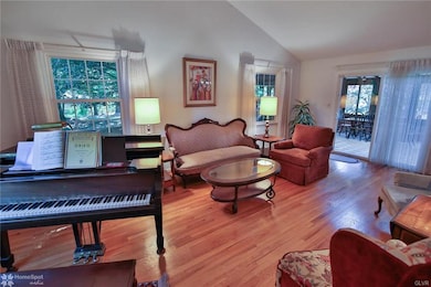 402 Mountain Blvd, Emmaus, PA 18049 - photo 7