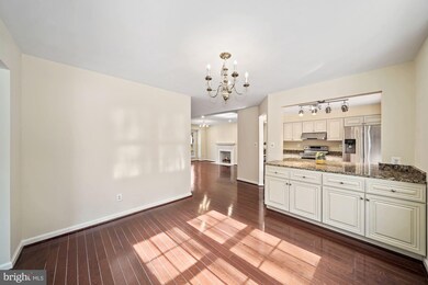 9412 Vineyard Haven Dr, Montgomery Village, MD 20886 - photo 7