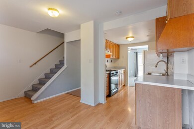 1990 Cambridge Dr unit 29, Crofton, MD 21114 - photo 3