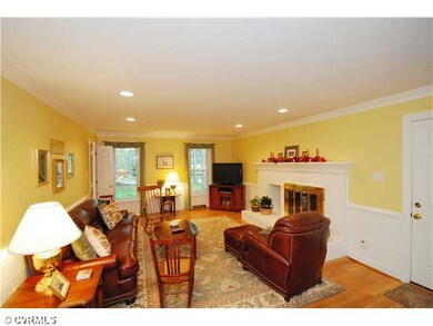 Den/Family/Great Room - This front to back great r