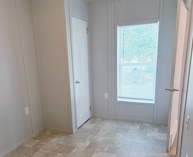 115 SE Willow Way St, Topeka, KS 66609 - photo 4