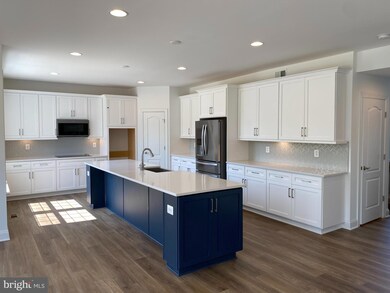 92 Zeiler Dr, Martinsburg, WV 25404 - photo 3