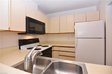 2222 Stonecutter Dr unit 12, Winston Salem, NC 27103 - photo 4