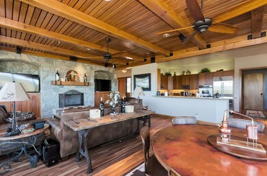 E Wild Rose Cir-large-007-23-Main Living