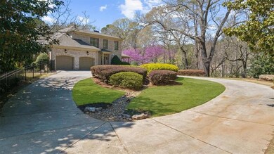 Circular driveway, great when entertaining!