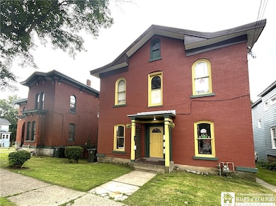 356 E 4th St