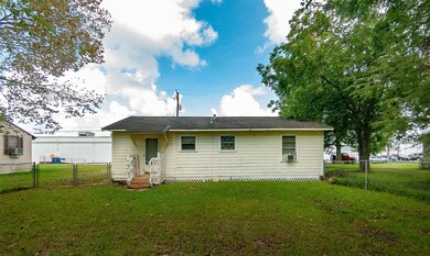 222 E Coombs St, Alvin, TX 77511 - photo 5