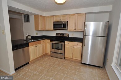 1622 Fieldthorn Dr, Reston, VA 20194 - photo 3