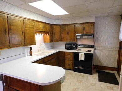 158 Mount Pleasant St, Saint Johnsbury, VT 05819 - photo 3