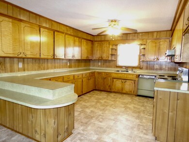 1701 Kefauver St, Manchester, TN 37355 - photo 6