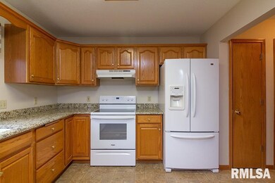 2246 W 43rd St, Davenport, IA 52806 - photo 6