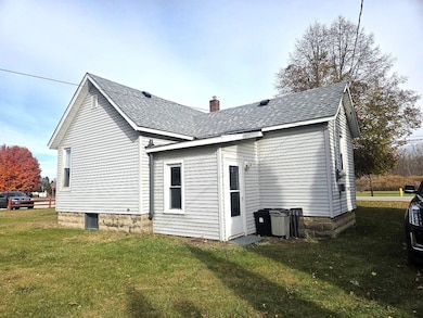 322 S Hemlock Rd, Hemlock, MI 48626 - photo 2