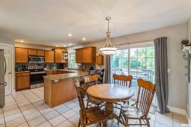 7001 Cresthill Dr, Davenport, IA 52806 - photo 5