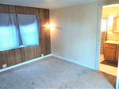 4-MasterBed3b