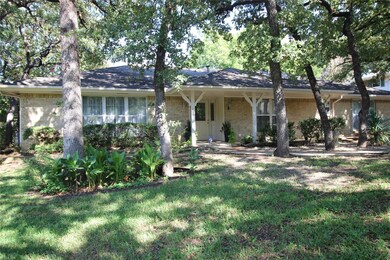 1307 Driftwood Dr, Euless, TX 76040 - photo 2