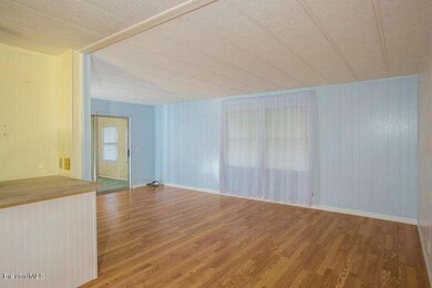 707 Silverthorn - Living Room