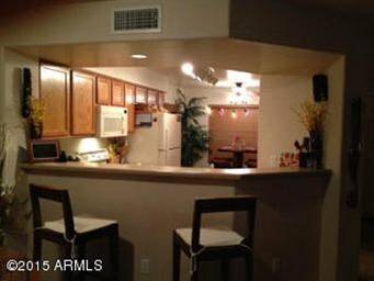 5220 Kitchen with eat-in area