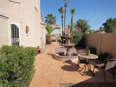 NICE COURTYARD SIDE ENTRY!