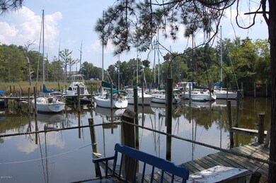 Nearby Wayfarers Cove Marina