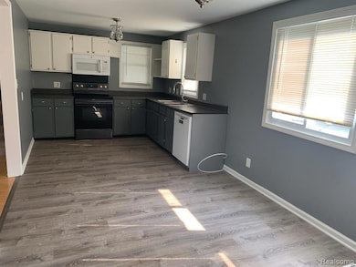 1410 Airway, Waterford, MI 48327 - photo 3