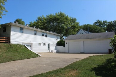1305 E 38th St, Anderson, IN 46013 - photo 2