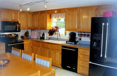 Large Eat-in Kitchen All New Appliances