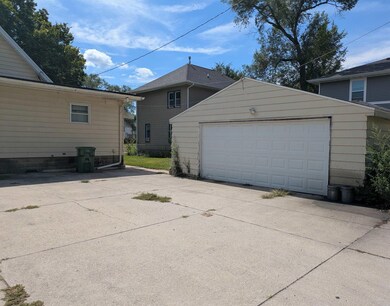411 Argyle St, Waterloo, IA 50703 - photo 3