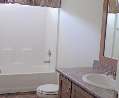 MV#40 2nd Bath2 (2)