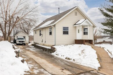 3325 Southland St SW, Cedar Rapids, IA 52404 - photo 4