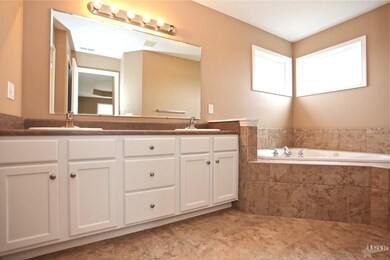 Master bathroom with double sink vanity, jetted ga