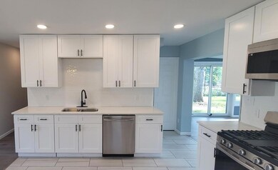 9528 Saric Dr, Highland, IN 46322 - photo 6