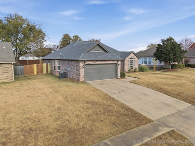 8208 E Madison St, Broken Arrow, OK 74014 - photo 2