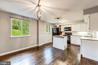 6800 Hutchison St, Falls Church, VA 22043 - photo 7