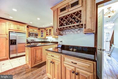 12221 Folkstone Dr, Herndon, VA 20171 - photo 5