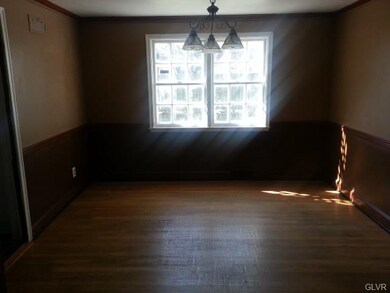 446 Robin Rd, Allentown, PA 18104 - photo 3