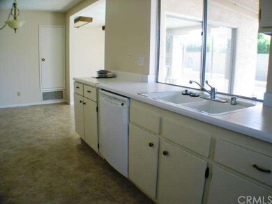 Light and bright kitchen