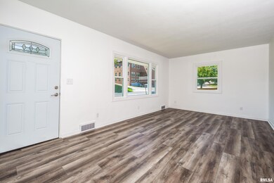 2222 E 13th St, Davenport, IA 52803 - photo 7