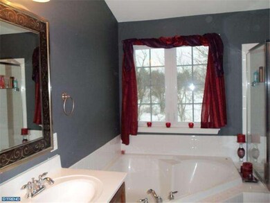 1015 Runaway Dr, Pennsburg, PA 18073 - photo 6