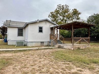 103 Jefferson St, Kerrville, TX 78028 - photo 6