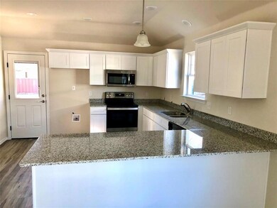 895 Chase Ave, Cleburne, TX 76031 - photo 2