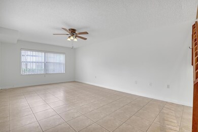 15 Amherst Ct unit A, Royal Palm Beach, FL 33411 - photo 6